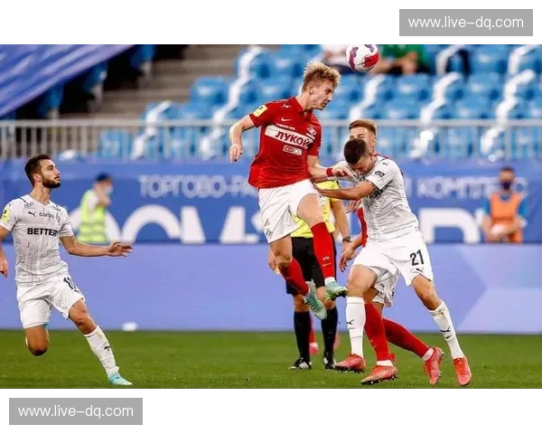 俄超赛事纪录片：镜头下的激情与寒冬之美